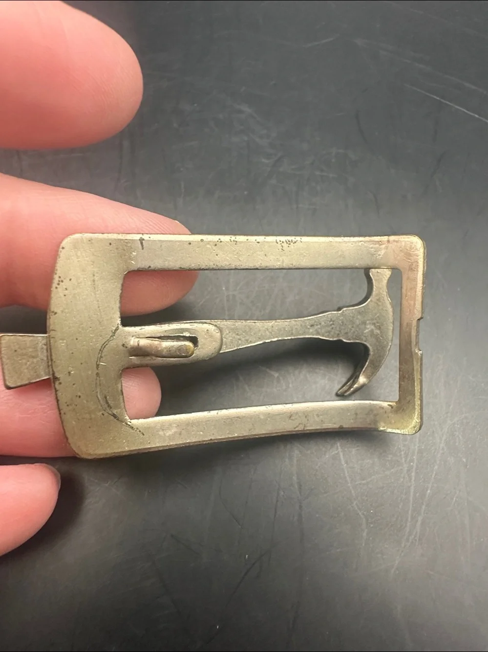 Hammer belt buckle